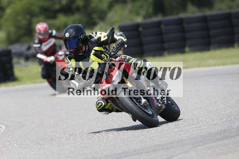/27 12.06.2025 Ducati Schweiz Trackday Warmup  ADR/blau-bleu/ohne